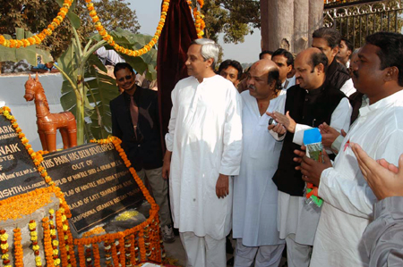 Chief Minister Shri Naveen Patnaik Inaugurating the Jubilee Park at Sundargarh.