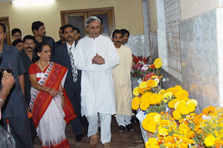 Naveen Patnaik going round a flower show at Municipal Kalyani Mandap, Cuttack.