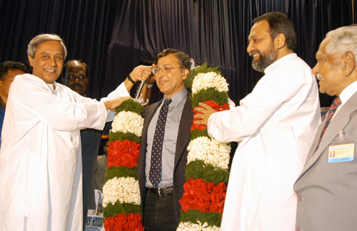 Naveen Patnaik felicitating Kalinga Prize winner Dr. Pervez Aminali Hoodbhoy at  Jaydev Bhavan in a function organized by Kalinga  Foundation Trust at Bhubaneswar.