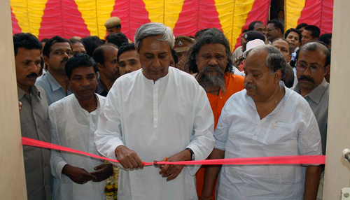 Naveen Patnaik inaugurating Blood Bank at Daspalla.