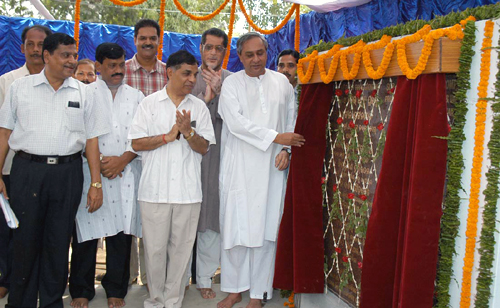 Naveen Patnaik Laying Foundation Stone of the Sub-way between Unit-I and Unit-II Market at Bhubaneswar.