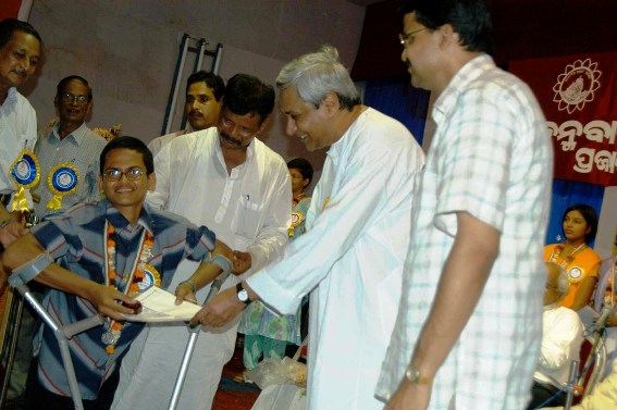Naveen Patnaik  felicitating to the rank holders of H.S.C Examination, on the occasion of  58th Birth Anniversary of PRJATANTRA at Cuttack.
