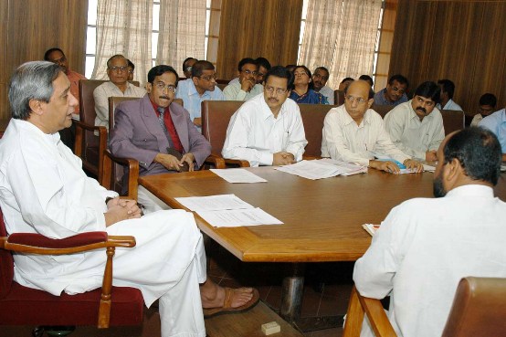 Naveen Patnaik reviewing of Employment Mission on Agriculture Sector at Secretariat.