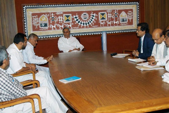 Naveen Patnaik taking a meeting on Panipanchayat at Secretariat.