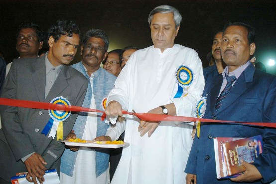 Naveen Patnaik Inaugurating the 6th Rajdhani Book Fair -2005 at Exhibition Ground Bhubaneswar.