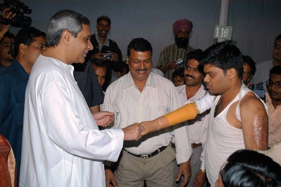 Naveen Patnaik with a physically challenged Boy at SAMARTHYA-2005 , Bhubaneswar.