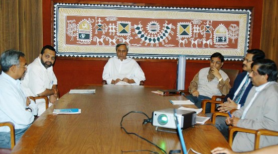Naveen Patnaik discussing about the Drainage problem at a High Level meeting.