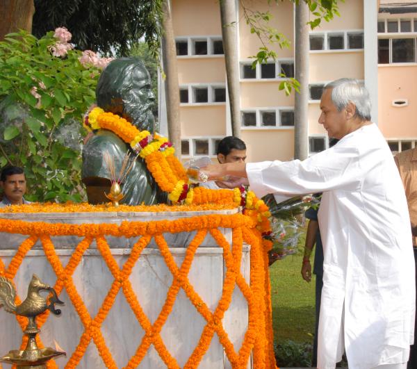 Naveen Patnaik floral tributes to the statue of late Pandit Nilakantha Das on the occasions of 43rd Sradhotsav at OLA Premises.