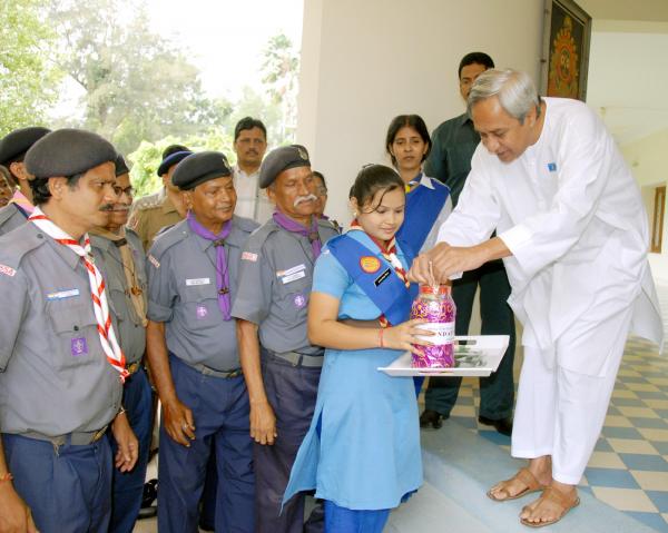 Naveen Patnaik donating to Bharat Scouts and Guides on the occasions of Bharat Scouts and Guides Day at Naveen Niwas.