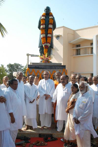 Naveen Patnaik tributes to the statue of leat Biju Pattnaik on the occasion of 10th death anniversary at Assembly.