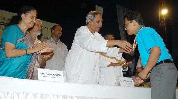 Chief Minister Shri Naveen Patnaik giving away the prizes and medals to the best performers of the Indian National Mathematics Olympiads at Institute of Physics, Bhubaneswar.