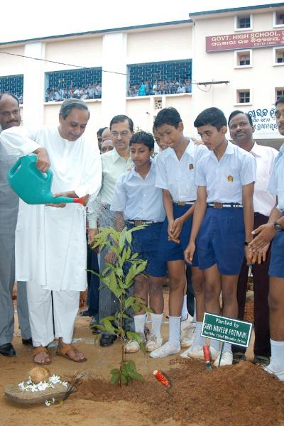 Chief Minister Shri Naveen Patnaik Planting a Sapling in the premises of Govt  High School Unit-1, Bhubaneswar on the  occasion of 58th Bana Mohoutsav.