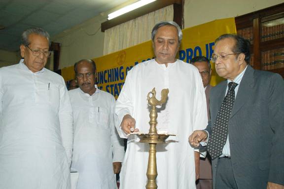 Chief Minister Shri Naveen Patnaik and Chief Justice of  the Orissa High Court Justice A.K. Ganguly at the Launching Ceremony of e-courts project in Orissa at Orissa High court. Other Dignitaries  also Present.
