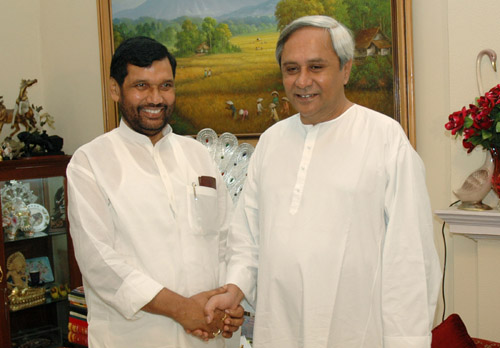 Naveen Patnaik calls on the Union Minister of Chemicals & Fertilizers and Steel, Shri Ram Vilas Paswan, in New Delhi.