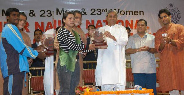 Naveen Patnaik giving Women and Men weight lifting  Championship prize on the occasion of  60th Man & 23rd Woman Senior National Weightlifting Championship-2007 at Bhubaneswar.