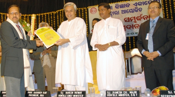 Naveen Patnaik presents Biju Patnaik award for scientific excellence 