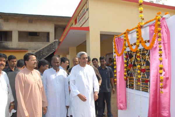 Naveen Patnaik inaugurating Newly constructed School Building at Gandhi Vidyapitha, Tangi-Choudwar.