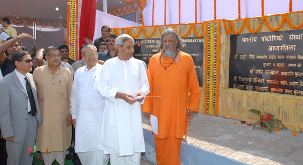 Naveen Patnaik Laying foundation stone of IIT, Bhubaneswar at Kansapada on Khudupur-Taraboi Road,near Jatni, Khordha. 