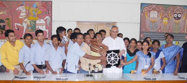 Naveen Patnaik presenting a memento  to the Satyabhama Devi Hearing Impaired Collage, Patrapada, Bhubaneswar at Secretariat.