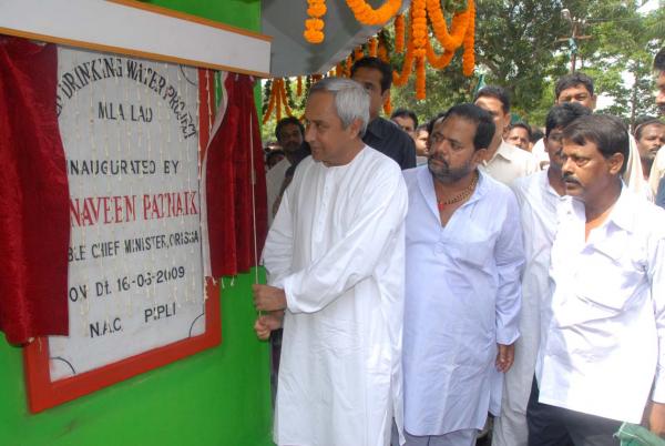 Naveen Patnaik inaugurating Drinking water Project at Pipili.