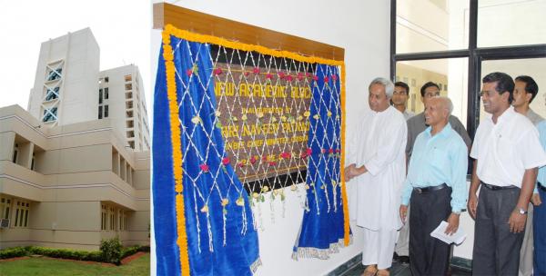 Naveen Patnaik inaugurating Academic Block of Xavier Institute of Management. 