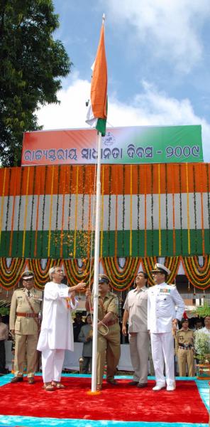 Naveen Patnaik Flag hosting on the occasion of the 63rd  Independence day at  Mahatma Gandhi Marg, Bhubaneswar.