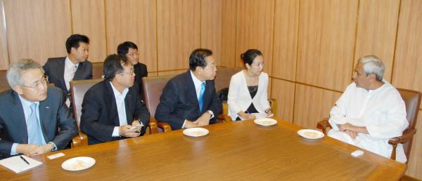 Naveen Patnaik with Mr. Joon Yang Chung, CEO, POSCO Group at Secretariat.