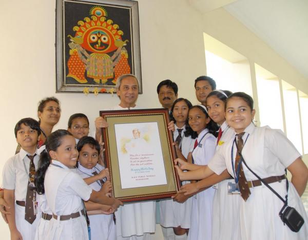 School children greeting Chief Minister Shri Naveen Patnaik at Naveen Niwas on his birthday.