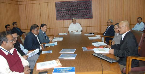 Naveen Patnaik discussing on strengthening of public transport system in the State at Secretariat.