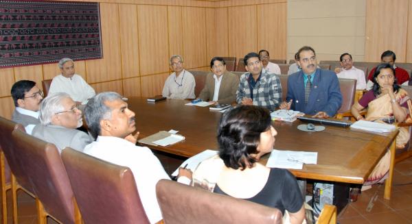 Naveen Patnaik discussing on expanding the scheme for distribution of free cycles to ST & SC students at Secretariat.