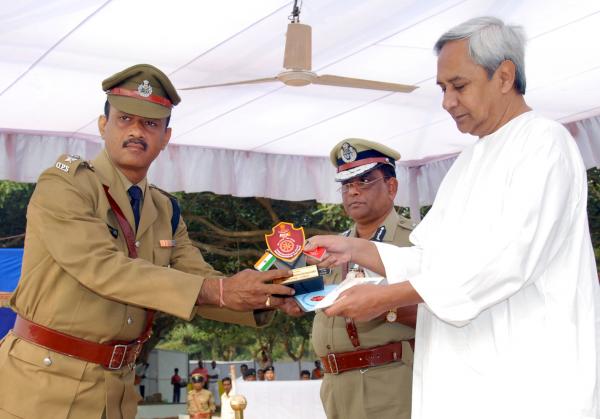 Naveen Patnaik felicitating to best Police Officer Sri Nirmal Kumar Satapathy, OPS on the occasion of 3rd Foundation Day of Bhubaneswar-Cuttack Police Commissionerate at Bhubaneswar.