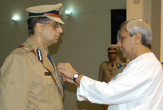 Naveen Patnaik giving away Police Medals to the Meritorious Police Officers atthe investiture ceremony held at Jaydev Bhawan.