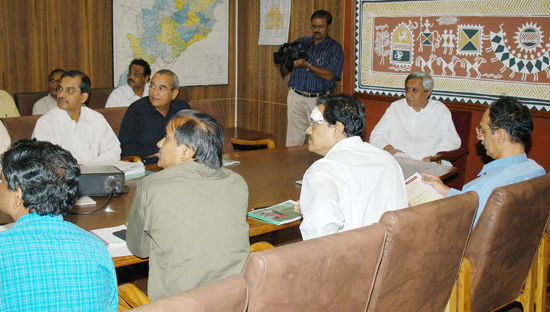 Naveen Patnaik reviewing the status of Irrigation Projects of KBK area at Secretariat.