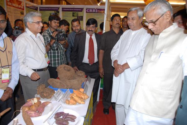 Naveen Patnaik going round the Exhibition on the occasion of India International Crop Summit 2011 at Hotel May Fair, Bhubaneswar.