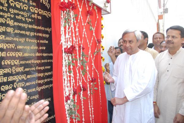 Naveen Patnaik inaugurating the Heritage Gate at Netaji Birth Place Museum Trust, Oriya Bazar, Cuttack.